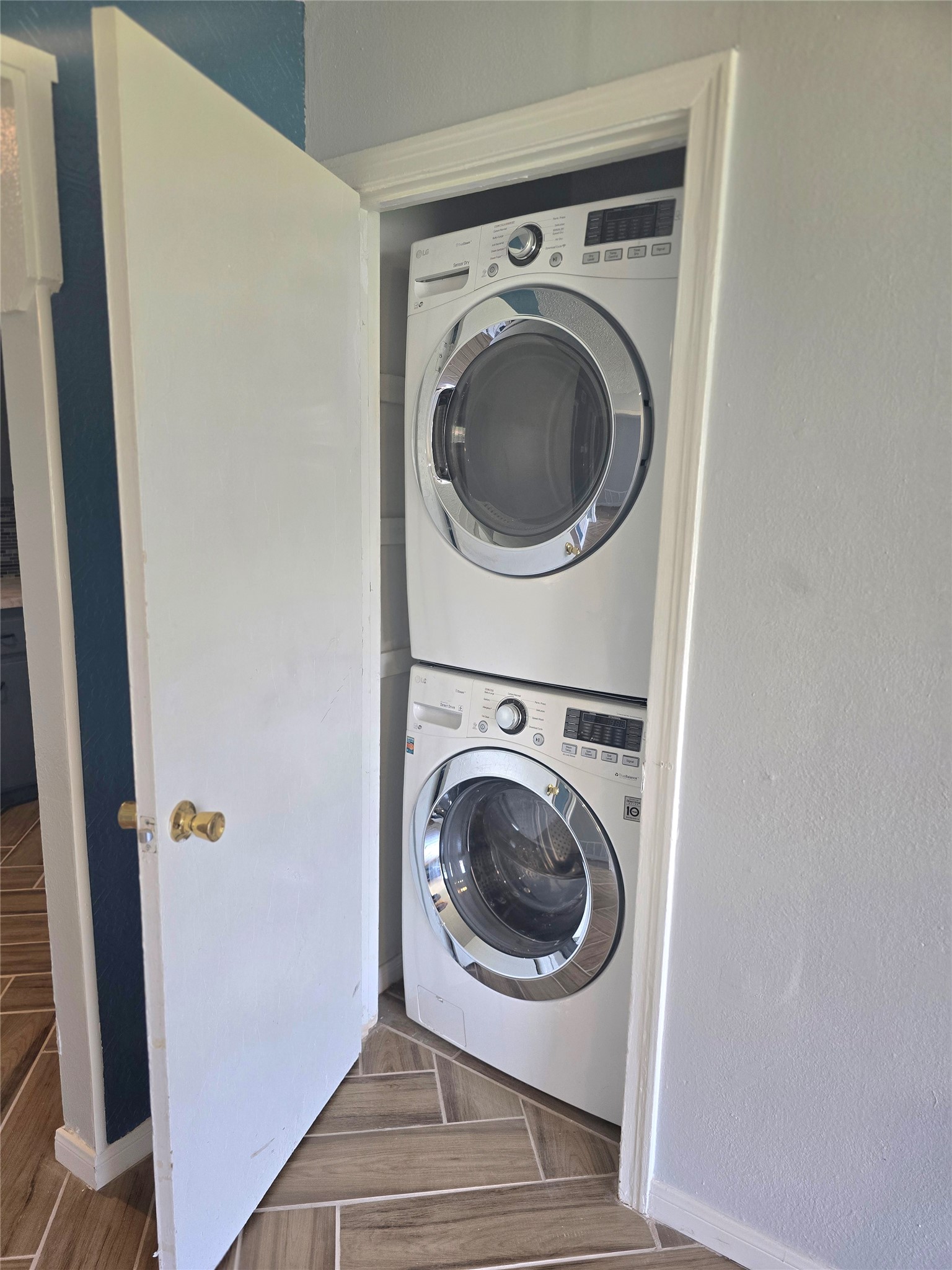 805 Sissom Road Killeen, TX 76541 - Photo 16 of 35 Laundry area with parquet floors and stacked washing machine and dryer