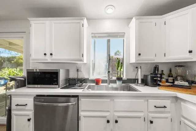 $1,050,000 | 224 Astro Court, Vista, CA 92083