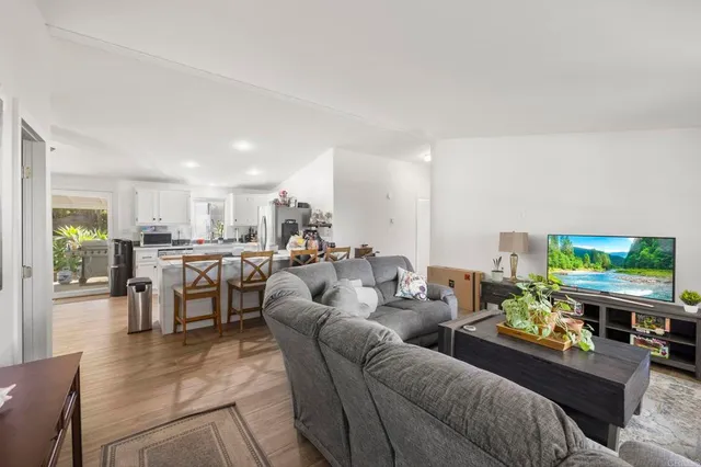 $1,050,000 | 224 Astro Court, Vista, CA 92083