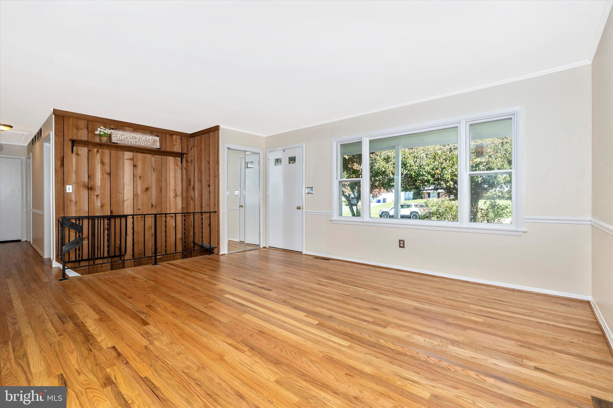 11924 Bayswater Road Gaithersburg, MD 20878 - Photo 4 of 41 Large Living Room Space