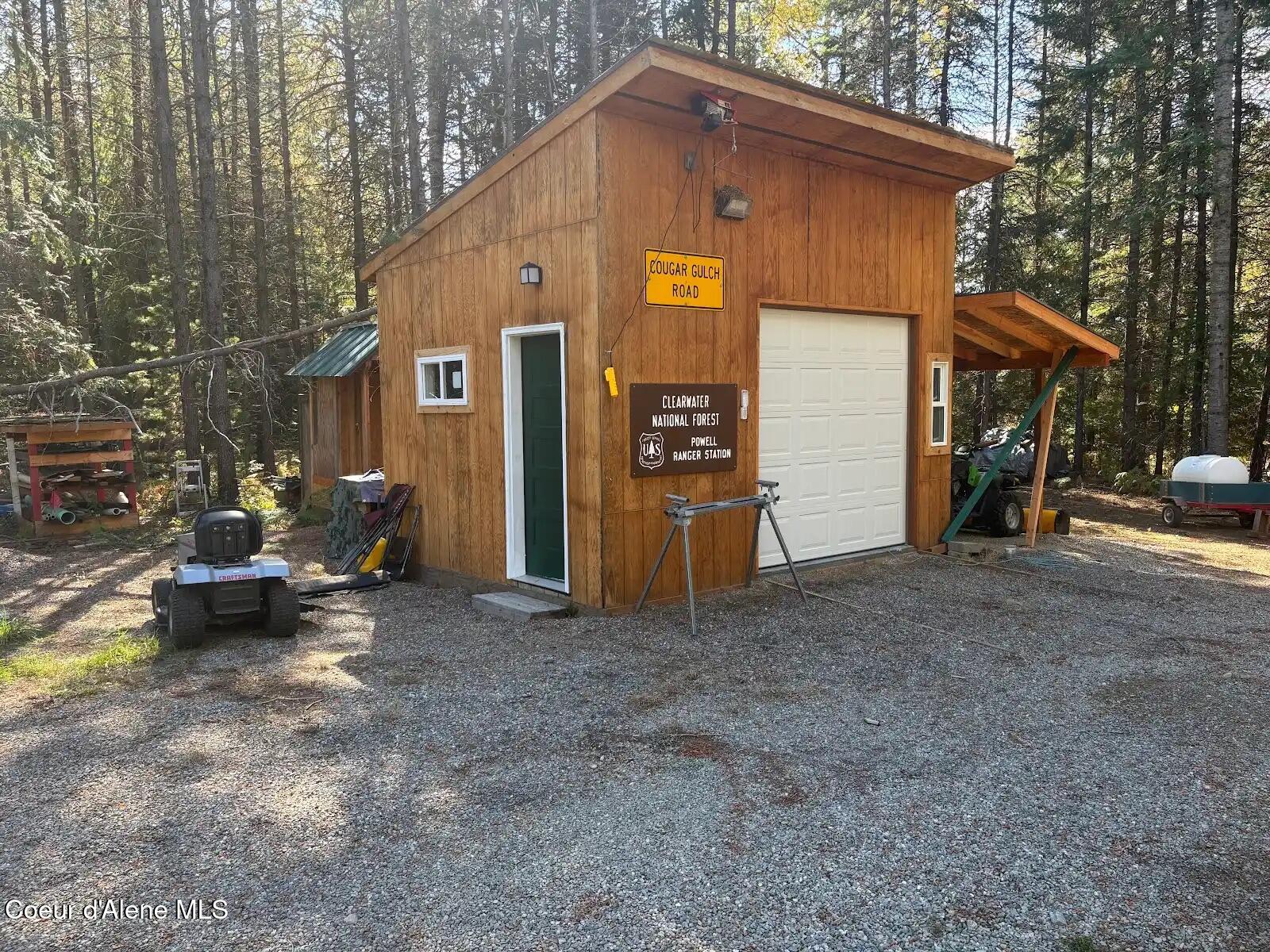 11271 Eastside Road Priest River, ID 83856 - Photo 14 of 39 Driveway