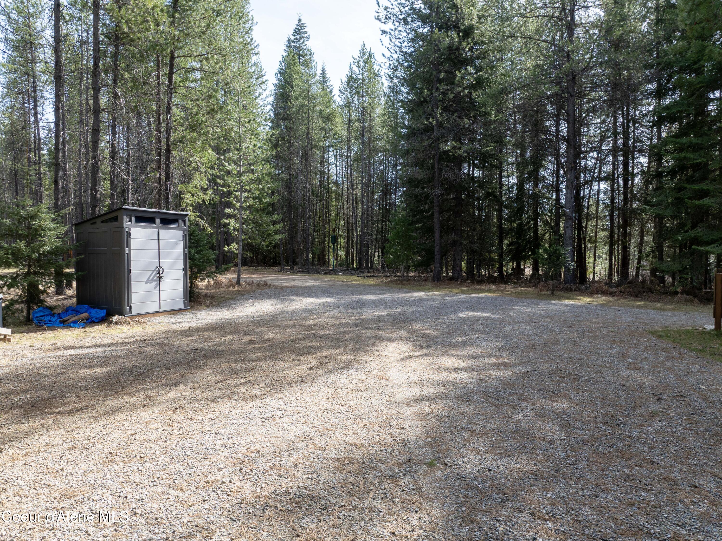 11271 Eastside Road Priest River, ID 83856 - Photo 8 of 39 Driveway