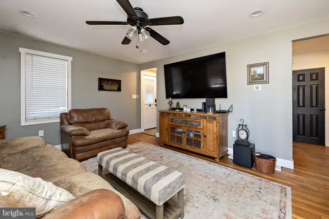 $299,900 | 132 Oak Avenue, Westville, NJ 08093