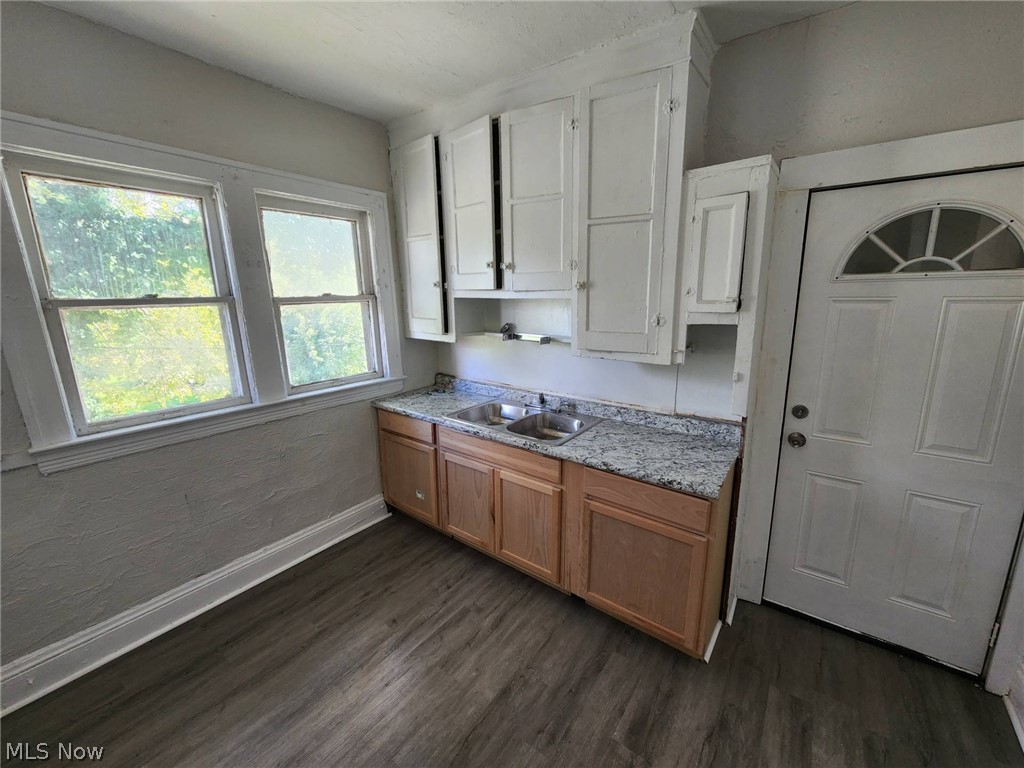 974 Eddy Road Cleveland, OH 44108 - Photo 13 of 48