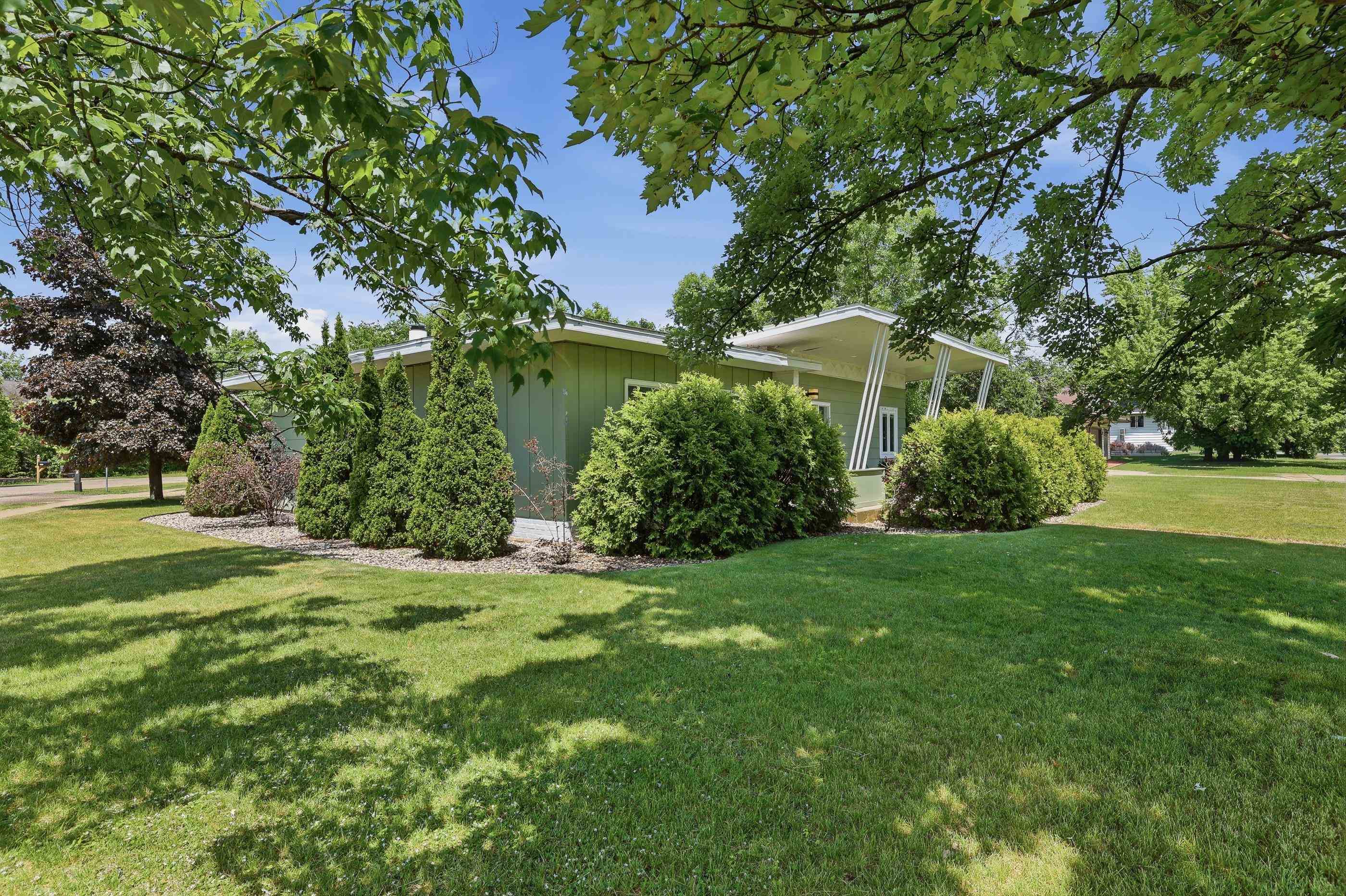 1024 Sunset Boulevard Stevens Point, WI 54481 - Photo 3 of 58