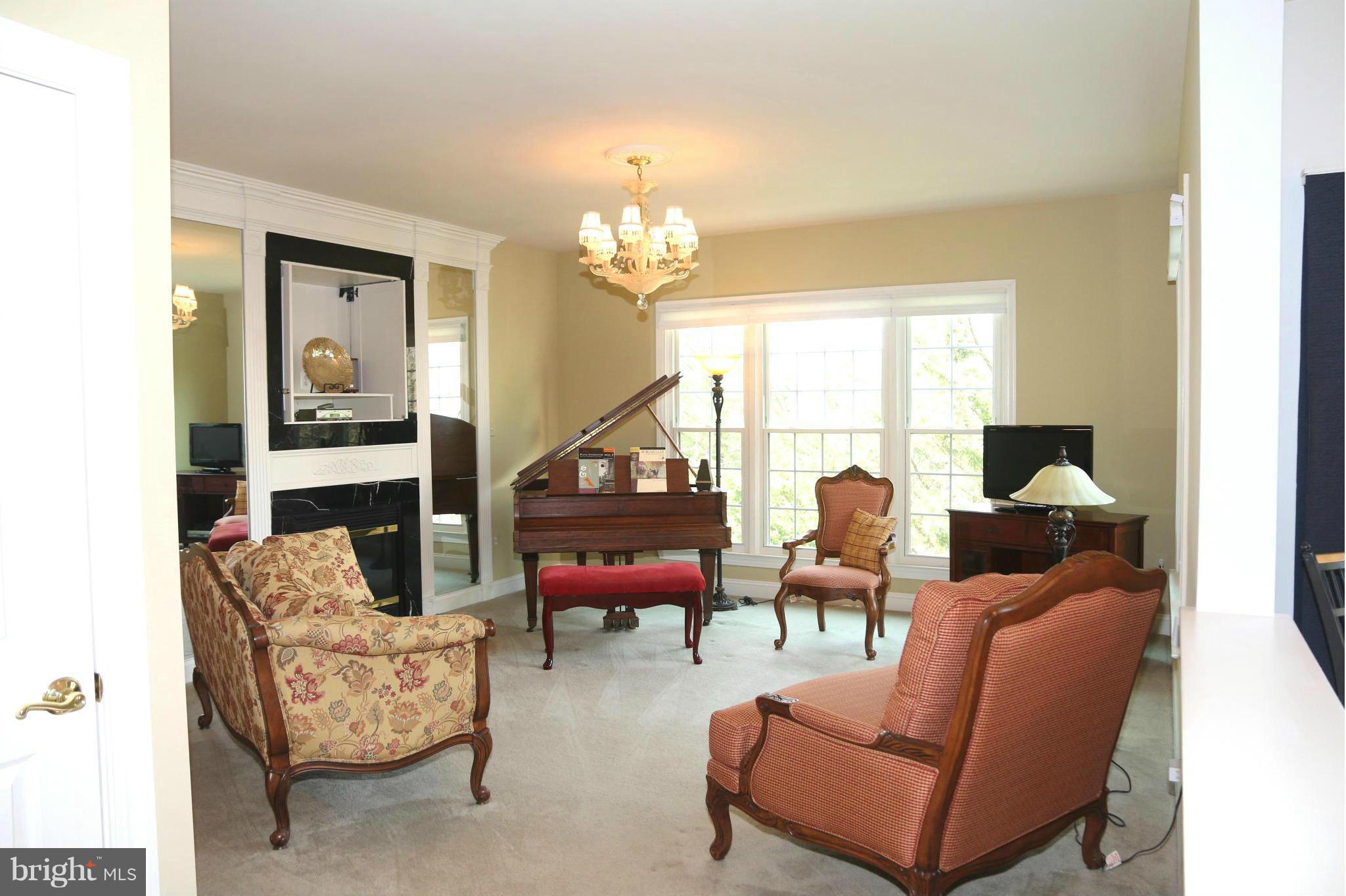 1002 Heartfields Drive Silver Spring, MD 20904 - Photo 10 of 26 Large FR w/fireplace