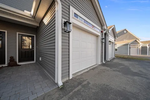 $570,000 | 7 Cypress Lane, Unit 5, Windham, NH 03087