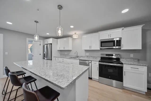 $570,000 | 7 Cypress Lane, Unit 5, Windham, NH 03087