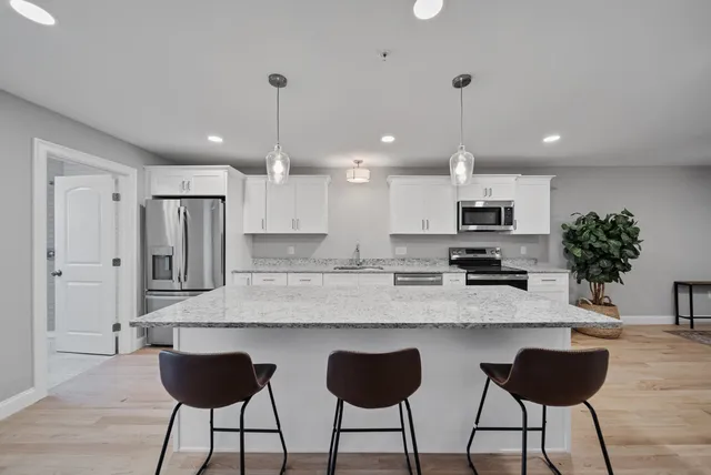 $570,000 | 7 Cypress Lane, Unit 5, Windham, NH 03087