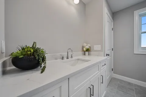 $570,000 | 7 Cypress Lane, Unit 5, Windham, NH 03087