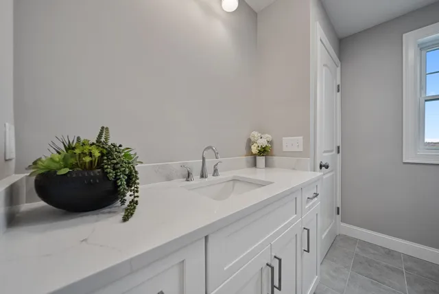 $570,000 | 7 Cypress Lane, Unit 5, Windham, NH 03087