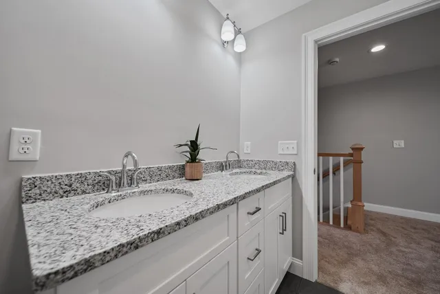 $570,000 | 7 Cypress Lane, Unit 5, Windham, NH 03087