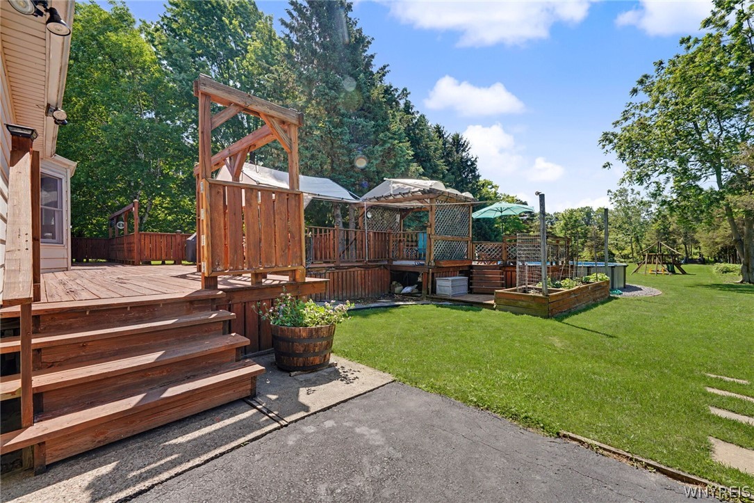 13075 Steiner Road Newstead, NY 14001 - Photo 28 of 35 Deck to Pool