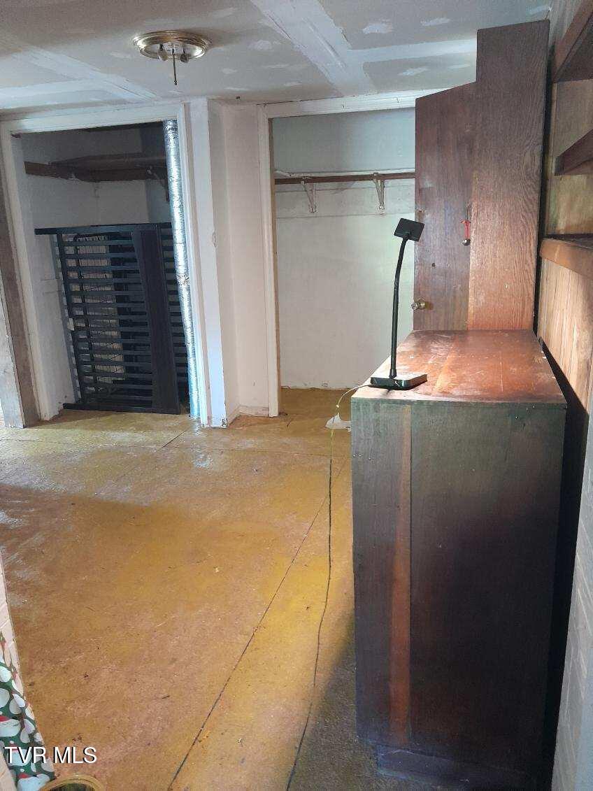 109 Chestnut Avenue Coeburn, VA 24230 - Photo 12 of 18 IMG_20250417_222414