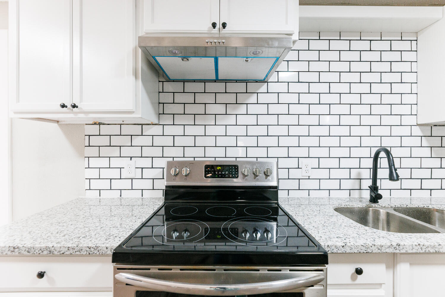2801 66th Street Lubbock, TX 79413 - Photo 8 of 35 Kitchen Range