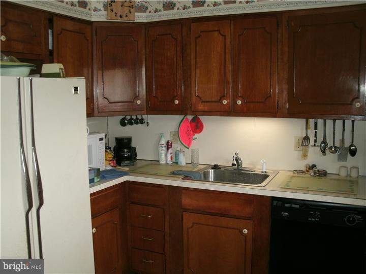 9332 Andover Road Philadelphia, PA 19114 - Photo 3 of 7 Kitchen