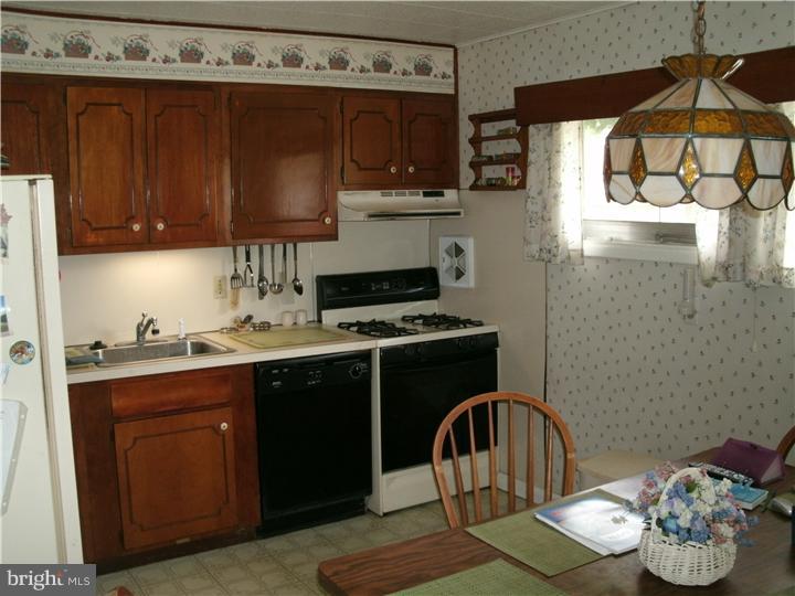 9332 Andover Road Philadelphia, PA 19114 - Photo 4 of 7 Kitchen