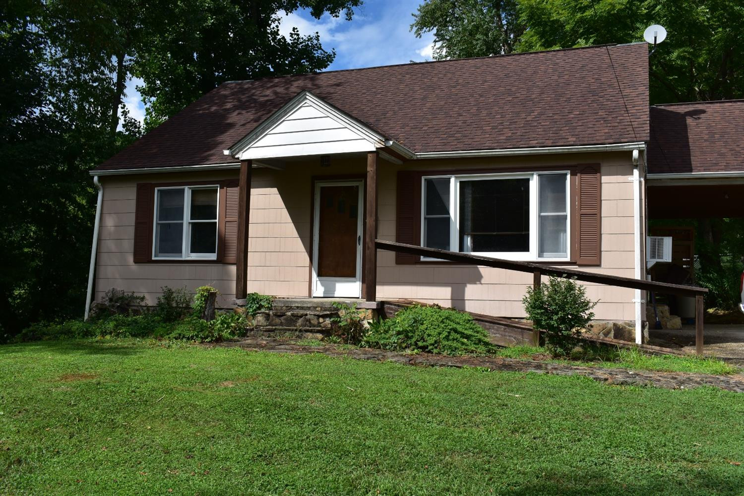 213 Maple Street Manchester, KY 40962 - Photo 3 of 38 Photo 3
