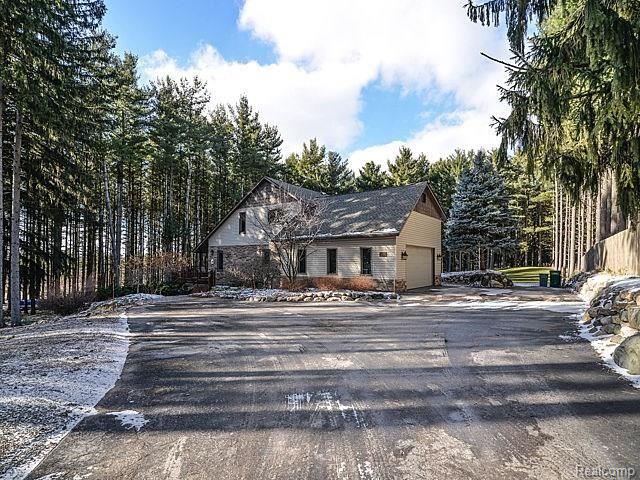2251 Spruce Ridge Howell, MI 48855 - Photo 3 of 56 2217015781_42.jpg