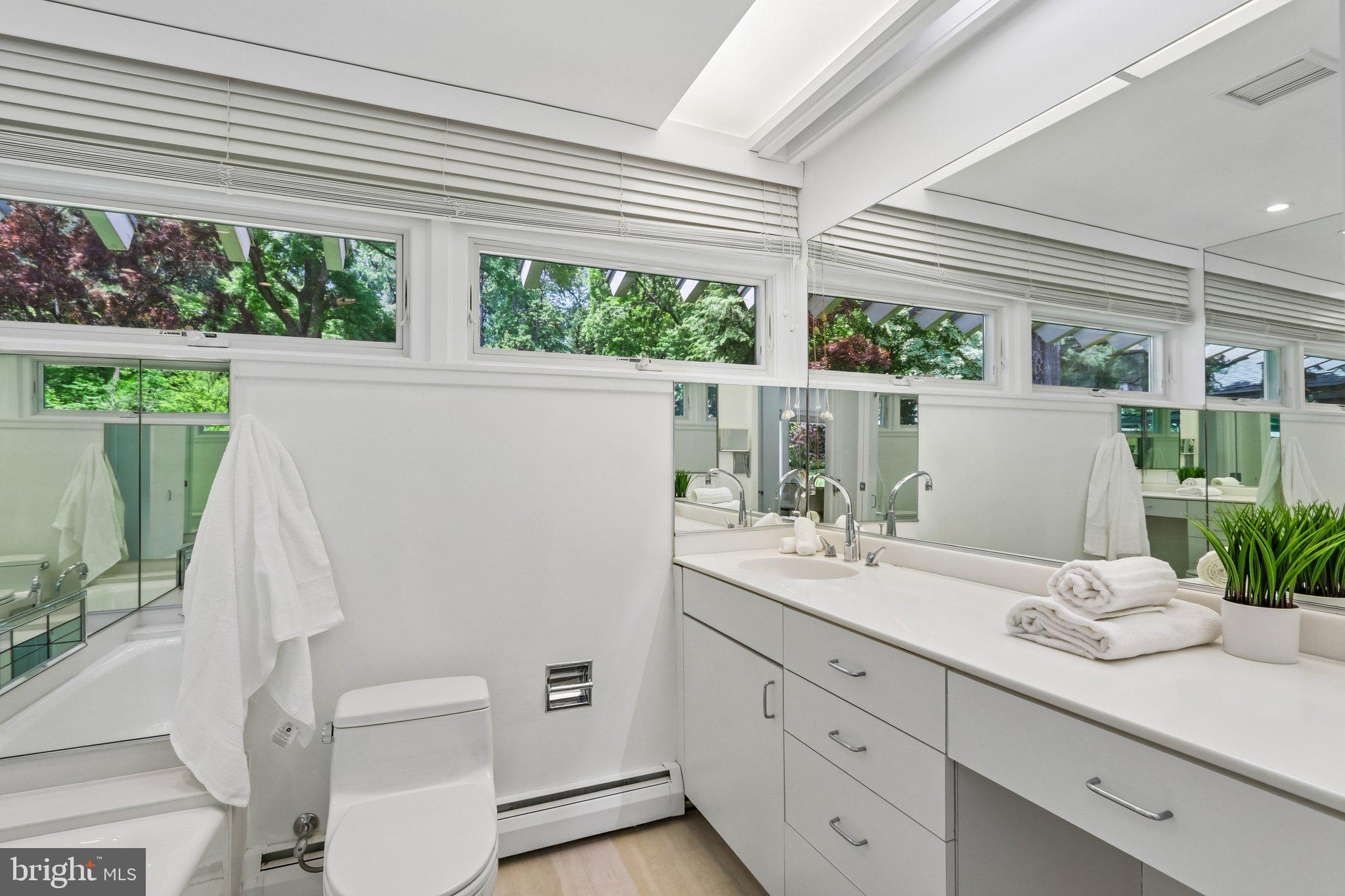 1673 Paper Mill Road Jenkintown, PA 19046 - Photo 34 of 73 Primary bath #1 (with tub)