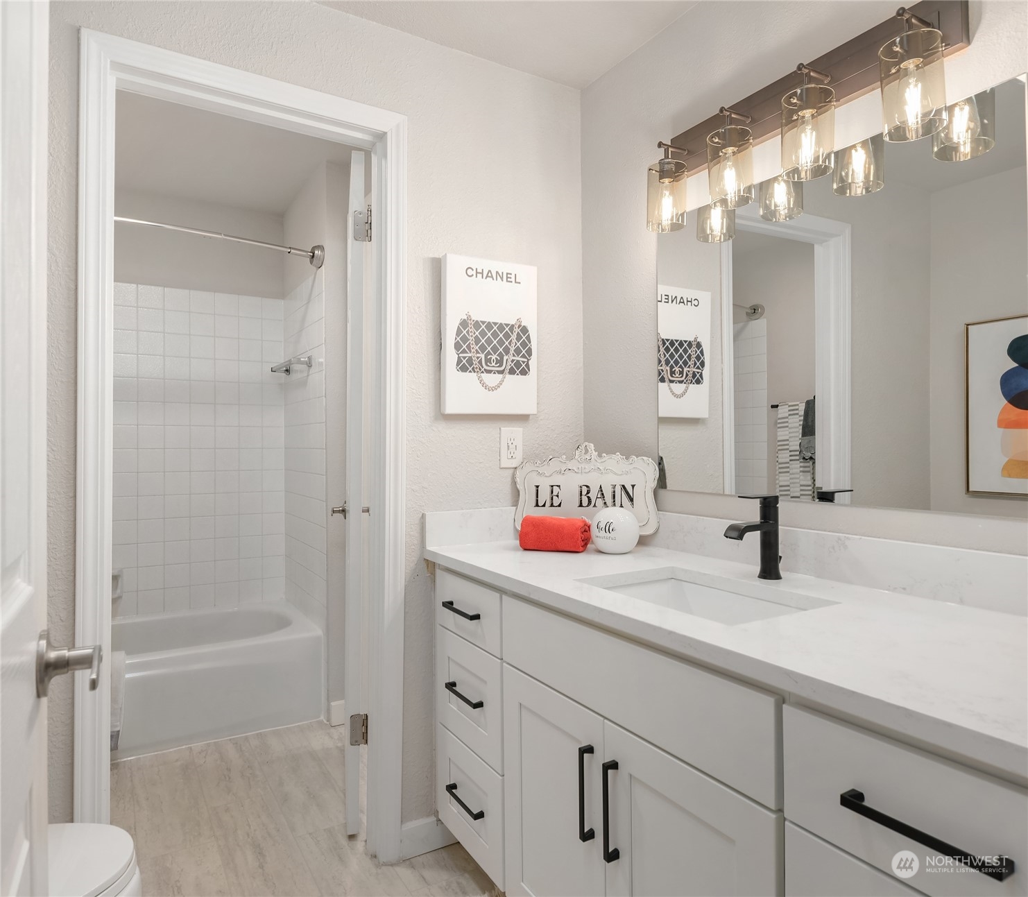 1555 Union Avenue Northeast, Unit 57 Renton, WA 98059 - Photo 23 of 28 a bathroom with a tub sink and mirror