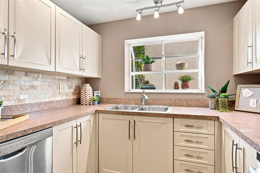 4701 Duhme Road, Unit 1D Madeira Beach, FL 33708 - Photo 15 of 56 Gallery Image 15