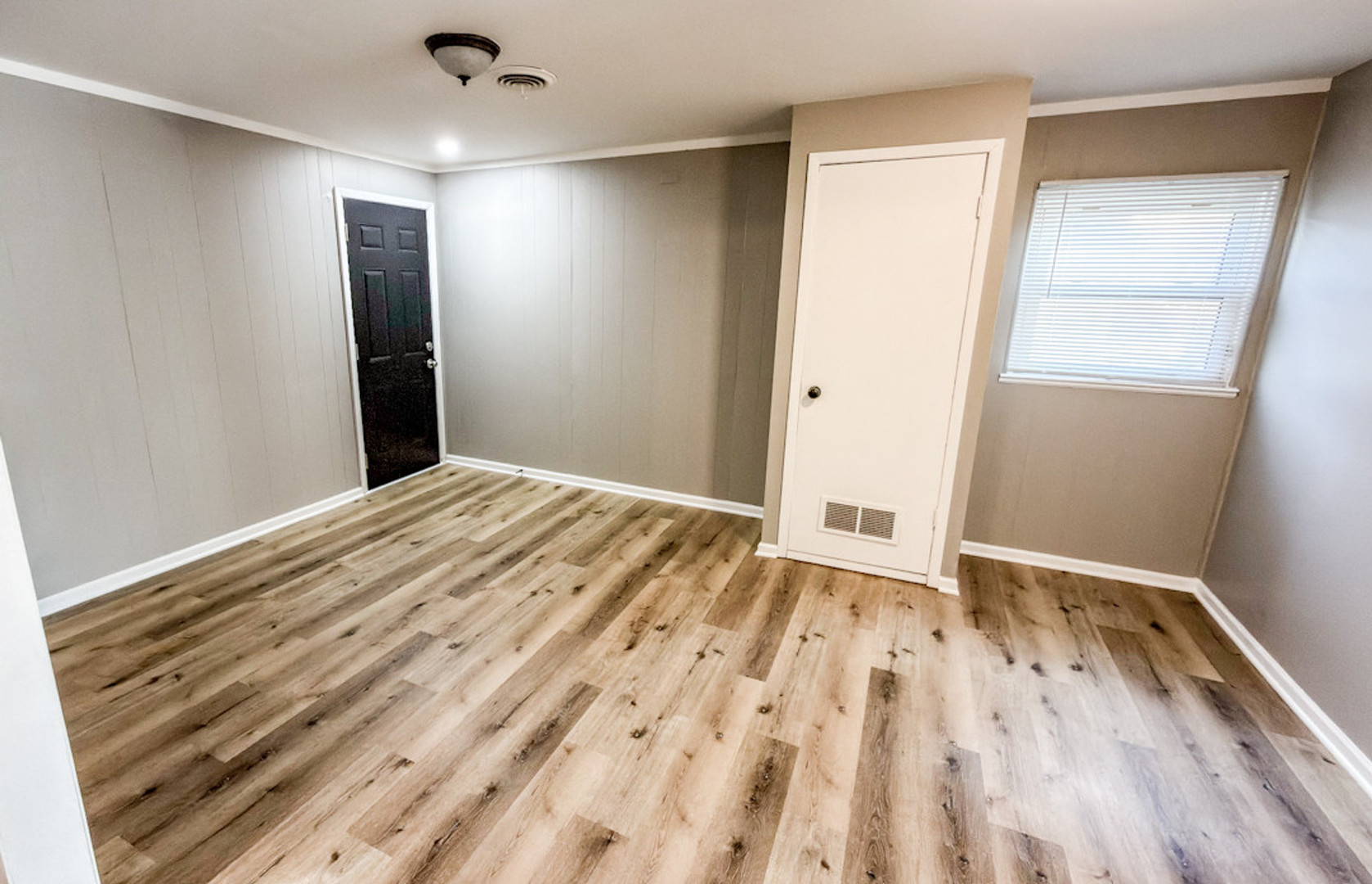 3334 Ridgewood Drive Champaign, IL 61821 - Photo 4 of 9 a view of empty room