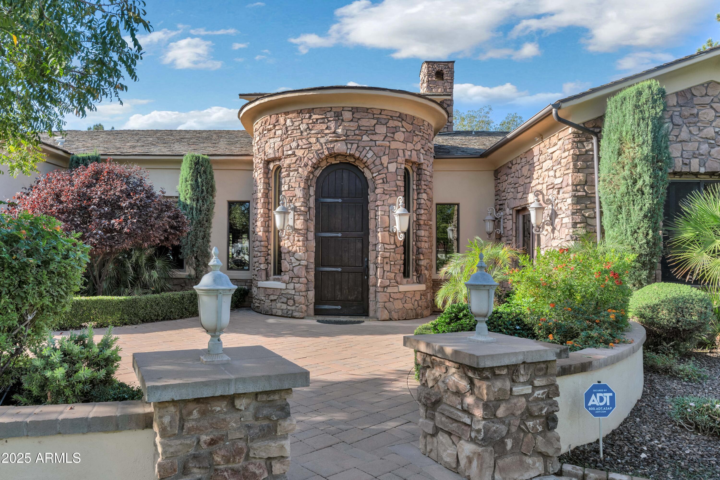 7233 East Royal Palm Road Scottsdale, AZ 85258 - Photo 4 of 54 Front Courtyard