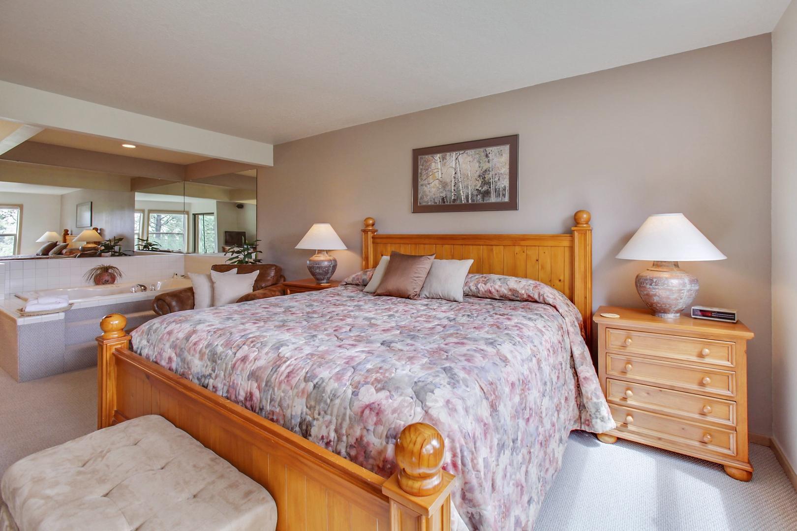 57321 Beaver Ridge Loop, Unit 1 Sunriver, OR 97707 - Photo 11 of 28 R1 Master from closet corner