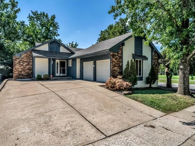 $355,000 | 801 Northeast Fairway Homes Court, Lee's Summit, MO 64064