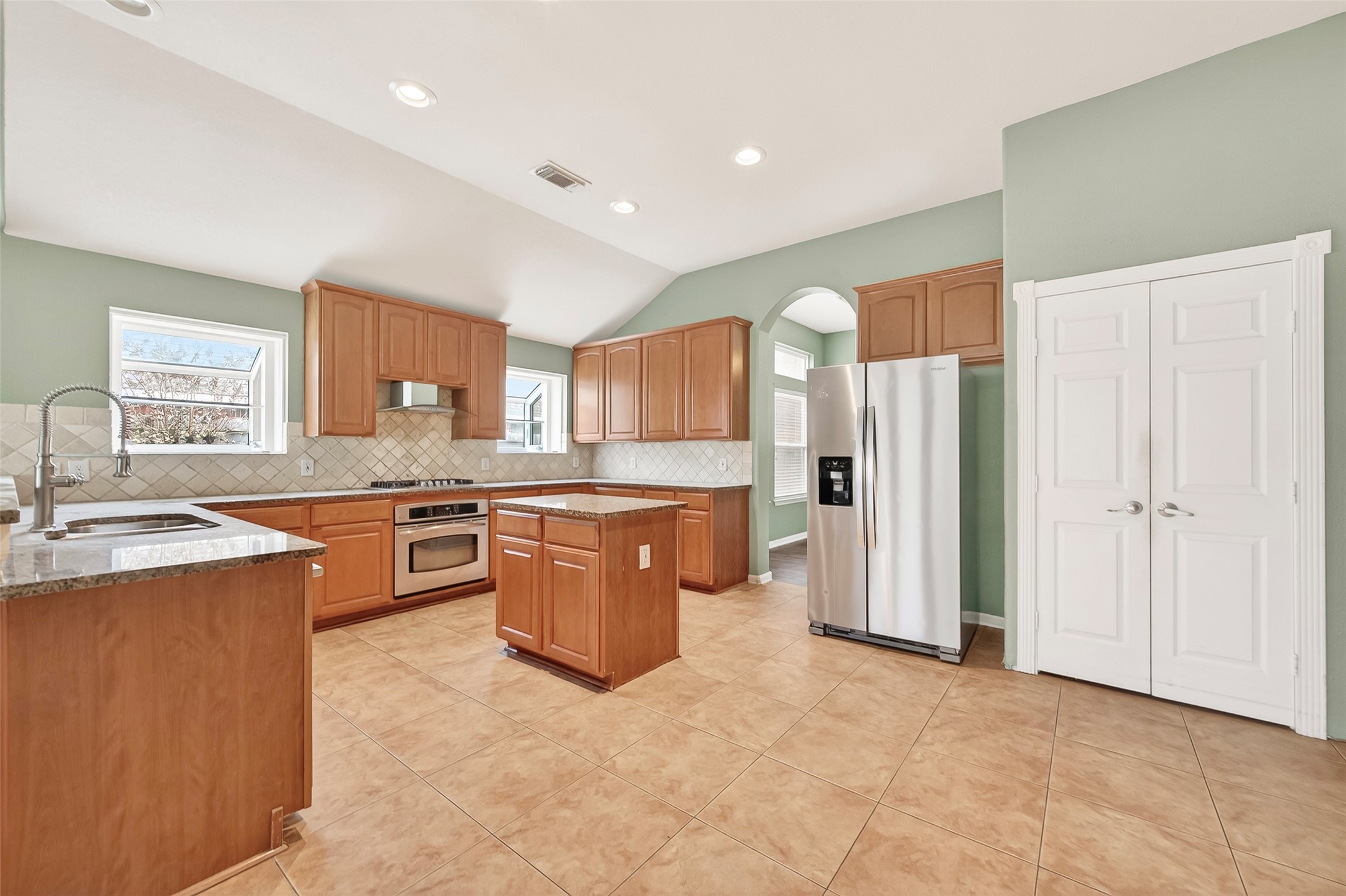 21018 Ripford Court Richmond, TX 77406 - Photo 3 of 48 Modern kitchen offers ample counter space and storage