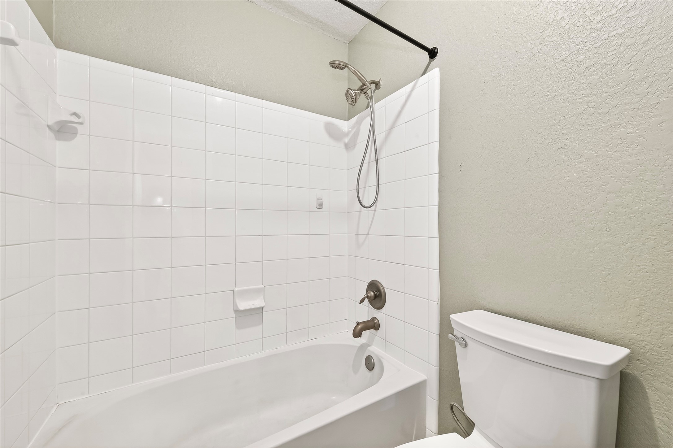 21018 Ripford Court Richmond, TX 77406 - Photo 39 of 48 Secondary bath has a shower/tub combo