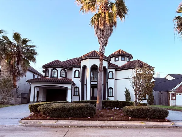 $2,700,000 | 3844 Bellefontaine, Houston, TX 77025
