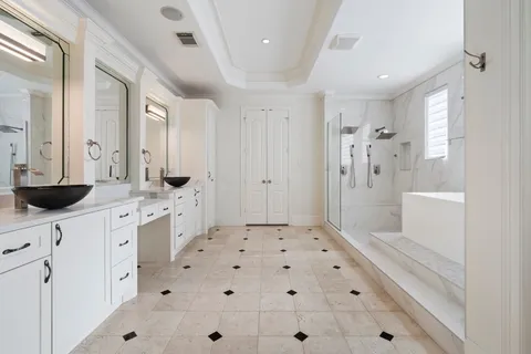 $2,700,000 | 3844 Bellefontaine, Houston, TX 77025