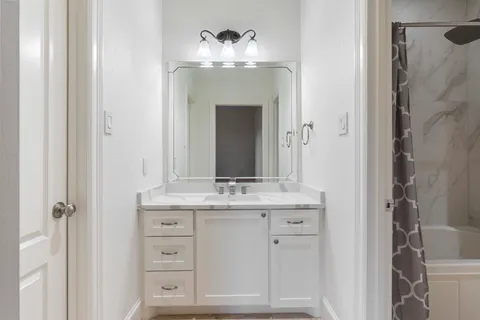 $2,700,000 | 3844 Bellefontaine, Houston, TX 77025