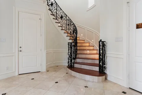 $2,700,000 | 3844 Bellefontaine, Houston, TX 77025
