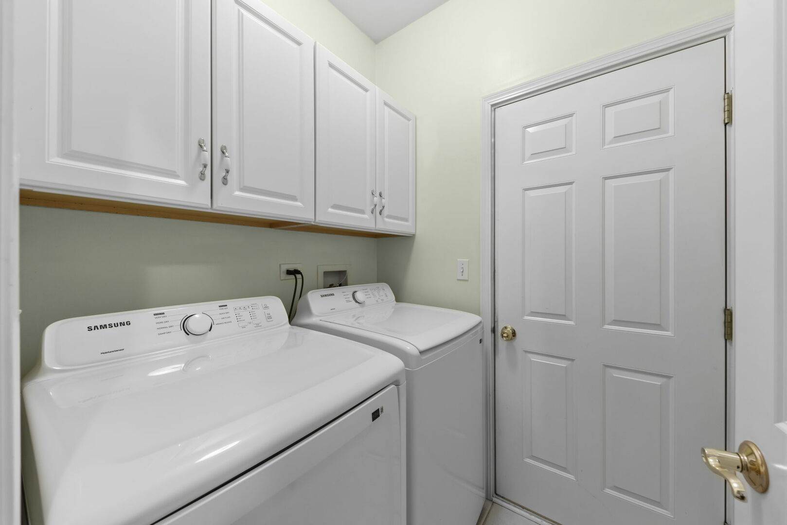 1728 Pershing Avenue, Unit 3 Wheaton, IL 60189 - Photo 12 of 32 a utility room with dryer and washer