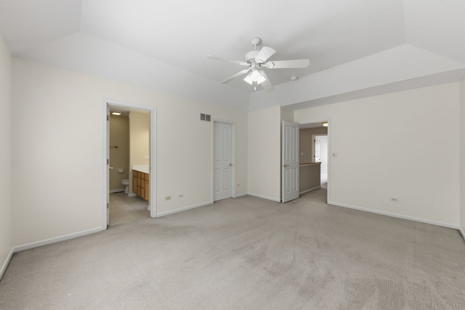 1728 Pershing Avenue, Unit 3 Wheaton, IL 60189 - Photo 15 of 32 an empty room with a bathroom