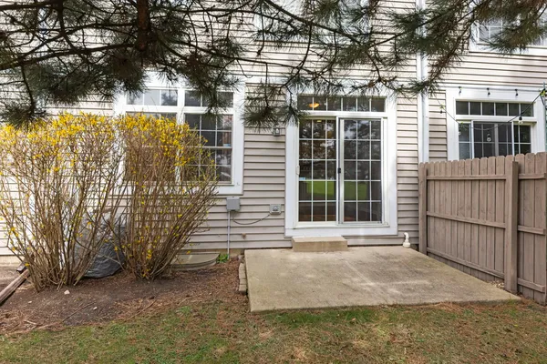 $415,000 | 1728 Pershing Avenue, Unit 3, Wheaton, IL 60189