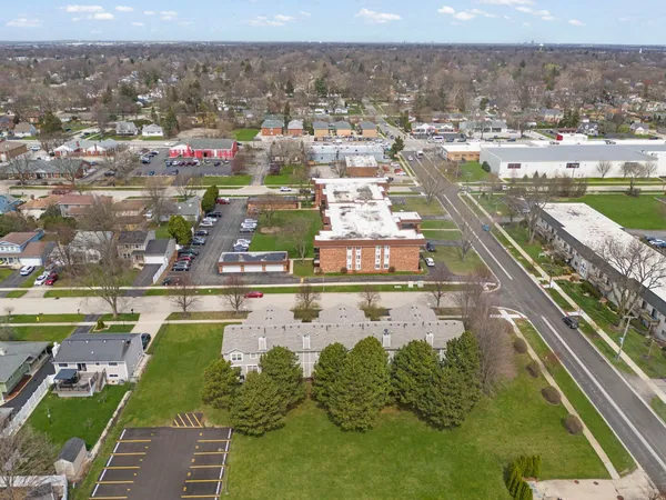 $415,000 | 1728 Pershing Avenue, Unit 3, Wheaton, IL 60189
