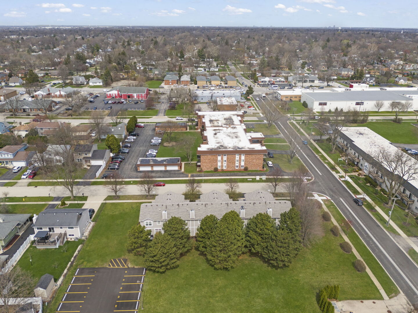 1728 Pershing Avenue, Unit 3 Wheaton, IL 60189 - Photo 28 of 32 a view of a city