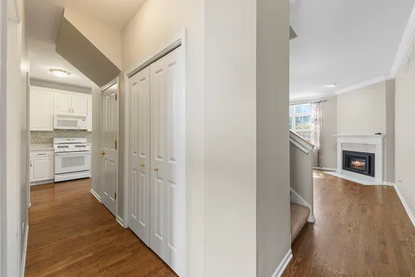 $415,000 | 1728 Pershing Avenue, Unit 3, Wheaton, IL 60189