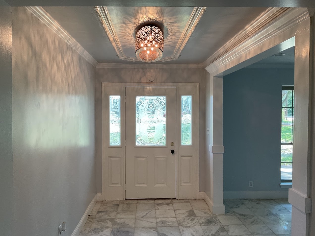2323 Stevenson Road, Unit CR391 Pearland, TX 77581 - Photo 12 of 46 a view of an entryway with a chandelier