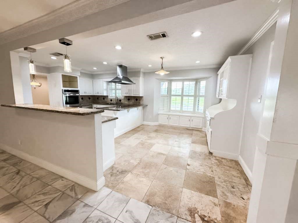 2323 Stevenson Road, Unit CR391 Pearland, TX 77581 - Photo 15 of 46 a large kitchen with stainless steel appliances kitchen island granite countertop a refrigerator and a stove top oven