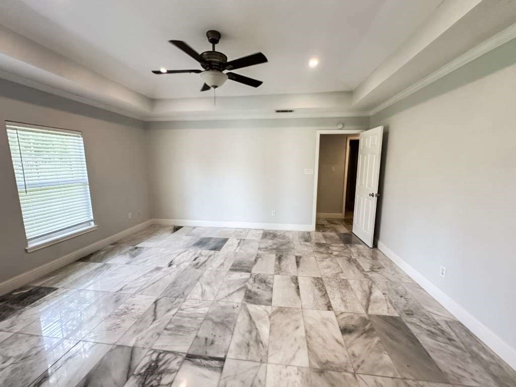 2323 Stevenson Road, Unit CR391 Pearland, TX 77581 - Photo 25 of 46 a view of a livingroom with a ceiling fan and window