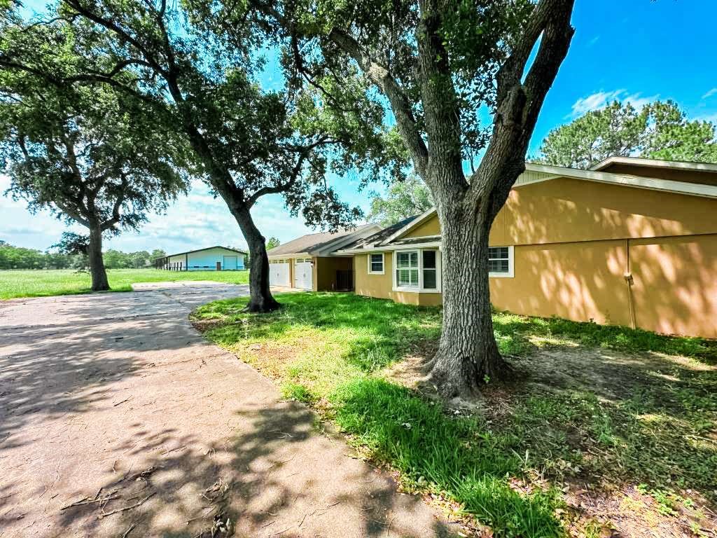 2323 Stevenson Road, Unit CR391 Pearland, TX 77581 - Photo 3 of 46 a front view of a house with garden