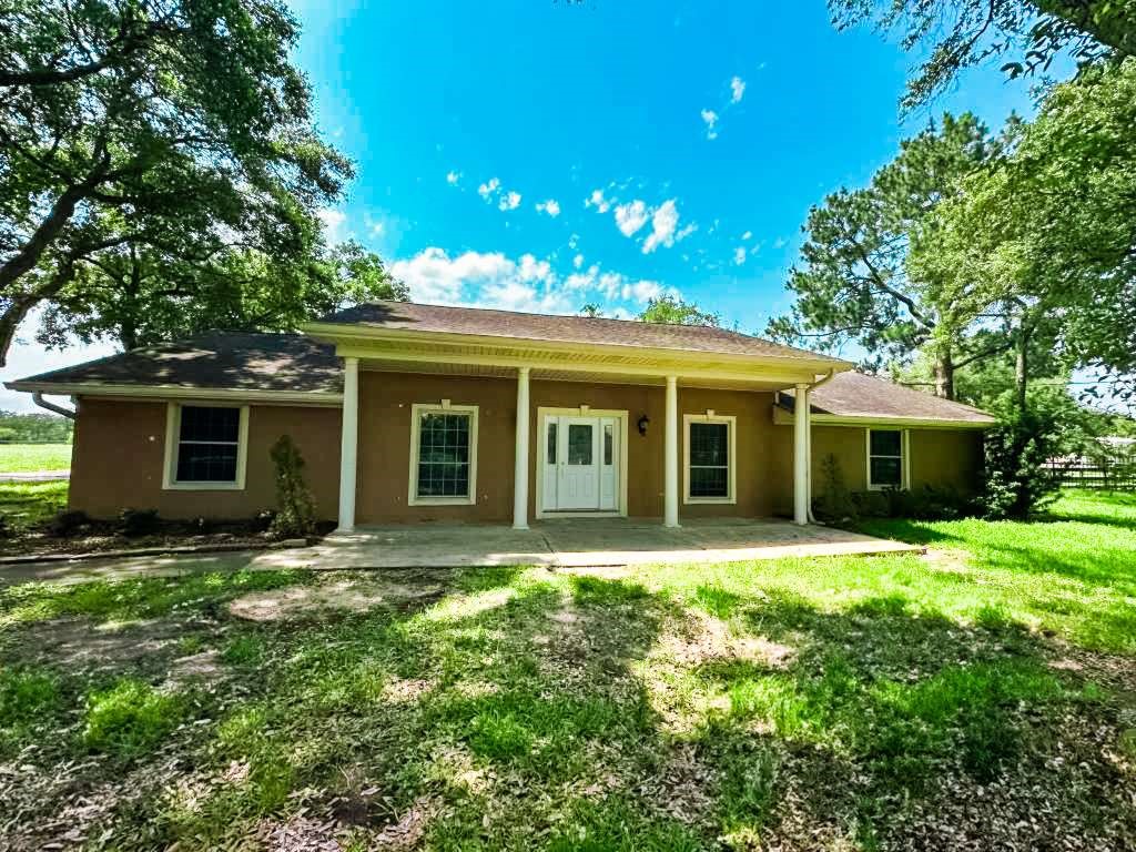 2323 Stevenson Road, Unit CR391 Pearland, TX 77581 - Photo 4 of 46 a front view of house with yard outdoor seating and barbeque oven