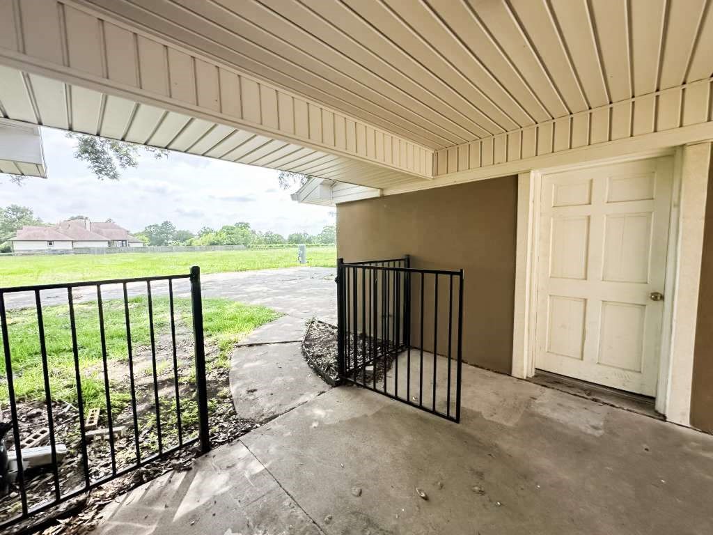 2323 Stevenson Road, Unit CR391 Pearland, TX 77581 - Photo 10 of 46 a view of a porch
