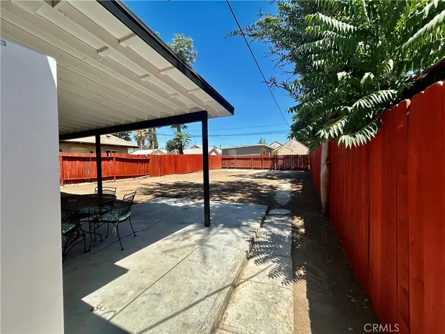 a view of an outdoor space with a house