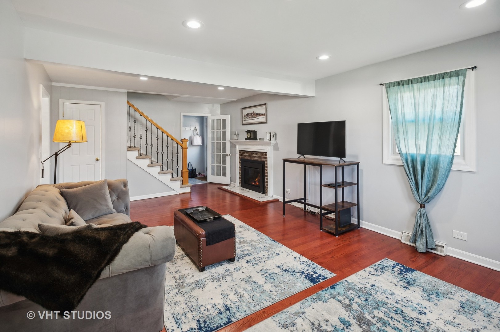 1300 West Talcott Road Park Ridge, IL 60068 - Photo 4 of 16 a living room with furniture rug and a flat screen tv